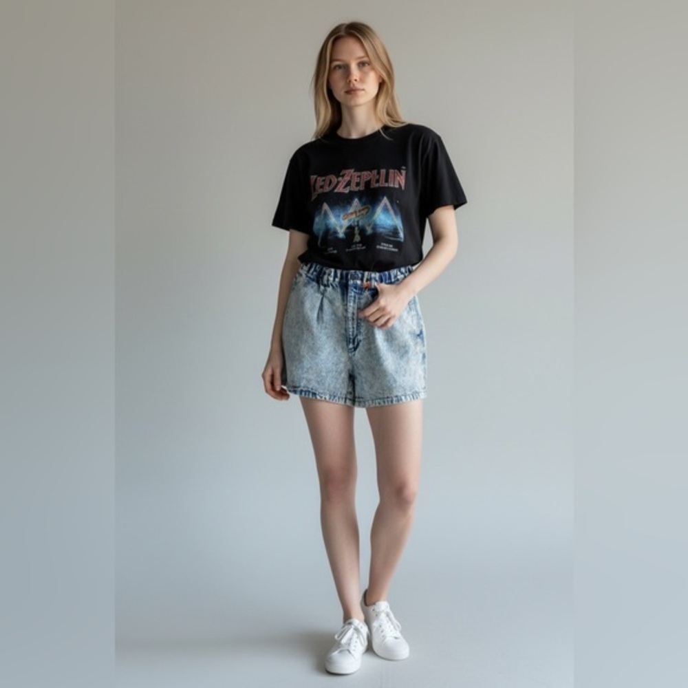 5/$25 Vintage High Waisted Acid Wash Denim Shorts Size Small